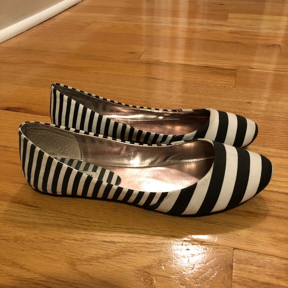 Steve Madden Flats- B/W stripes